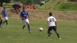 de frente al balón